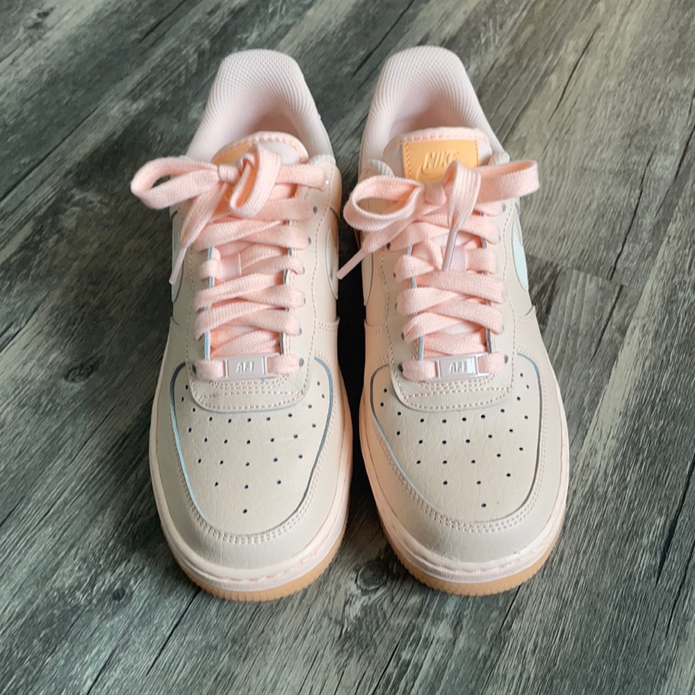 Women’s Air Force 1 07 Crimson Tint